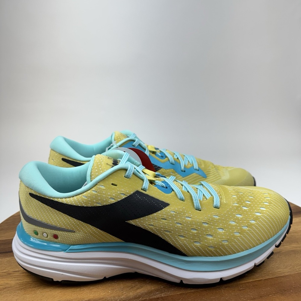 New Womens Diadora Mythos Blushield 6 Yellow Athletic Shoes Sneakers Size 9.5 M